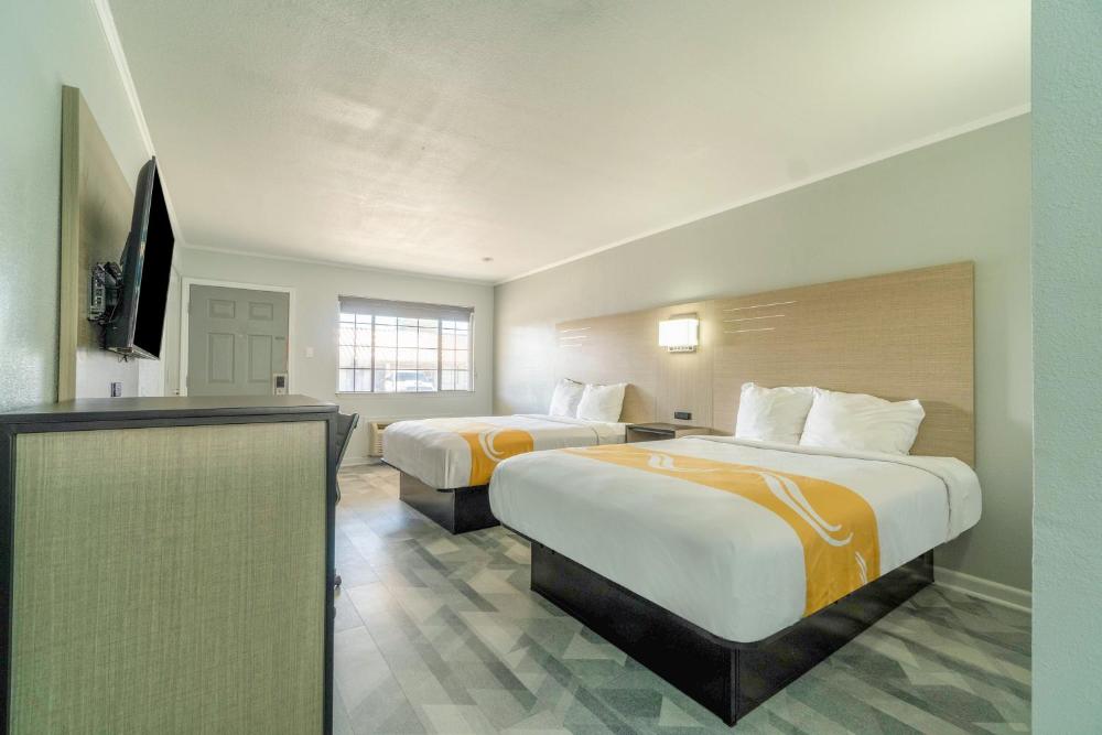2 Queen Beds Non-Smoking interior