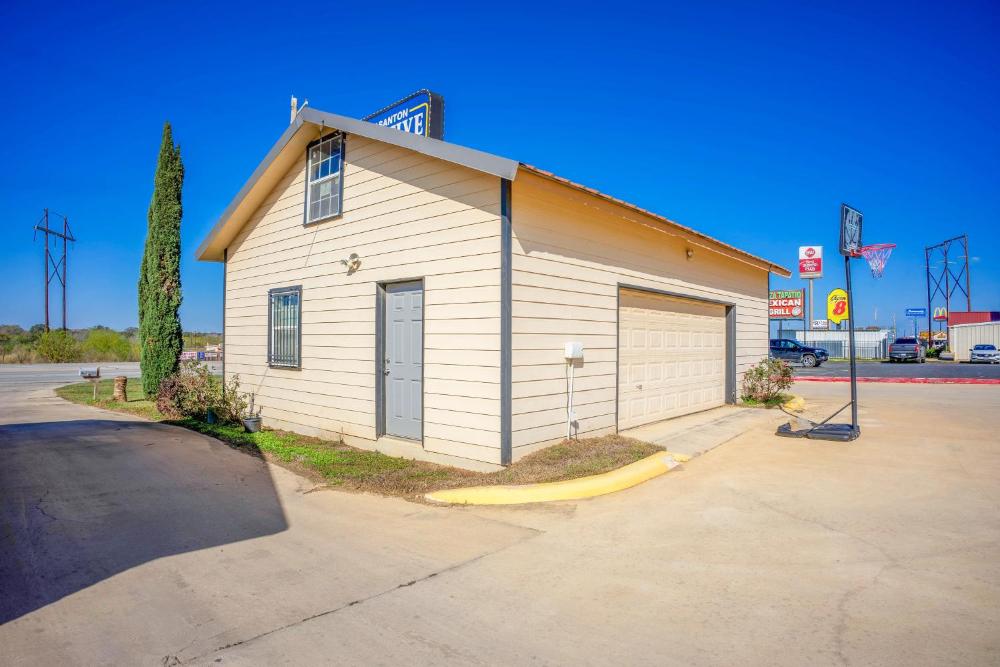 Pleasanton Executive Inn By OYO